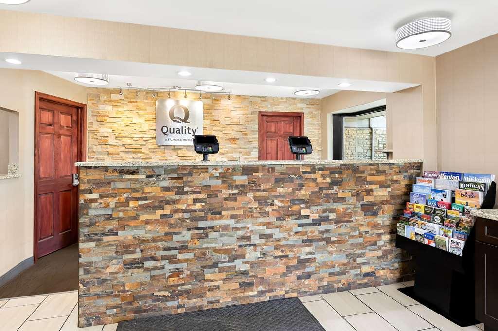 Quality Inn Middleburg Heights Dalaman gambar